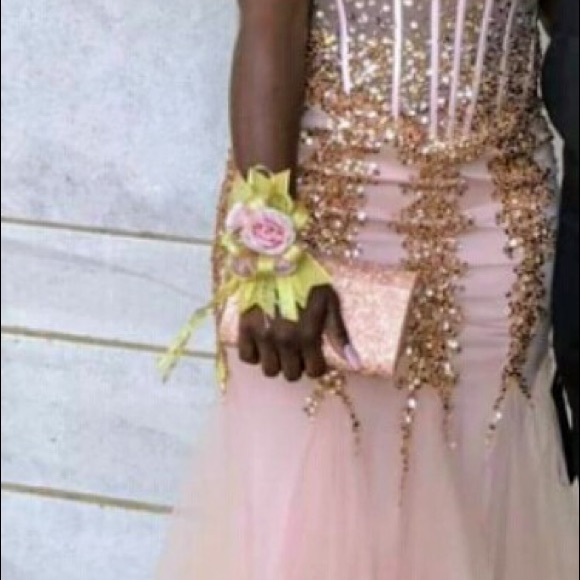 Prom dresses - Picture 3 of 8
